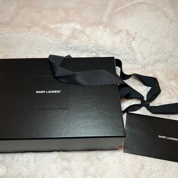 NEW YSL Envelope Medium in Quilted Grain De Poudre Embossed Leather - Picture 2 of 10